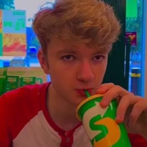 Meet your Posher, Caitlyn